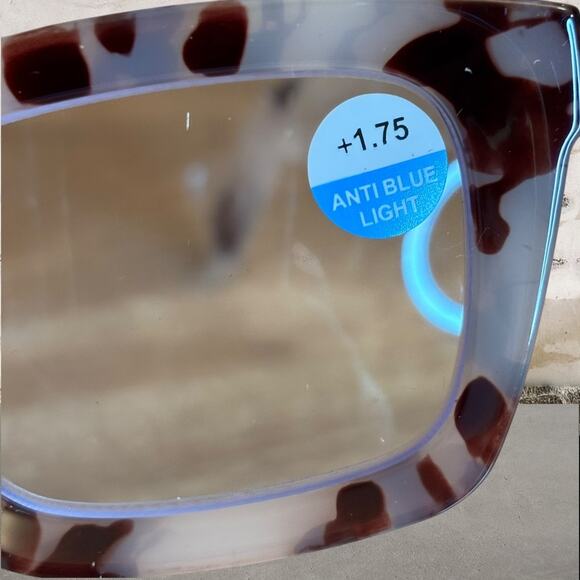 NEW- Oprah Style Reading Glasses + Anti Blue Light = 1.75 (Tortoise shell) - Picture 3 of 3